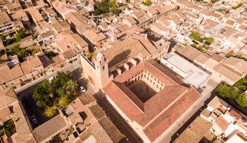 Cloister of Sant Bonaventura: A Refuge of Peace and Culture image