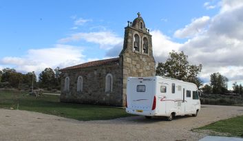 Mombuey. Serviços image