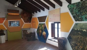 9. Sala de las ventanas: parte izquierda image