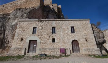 7. Palau del Governador i mur atrinxerat image