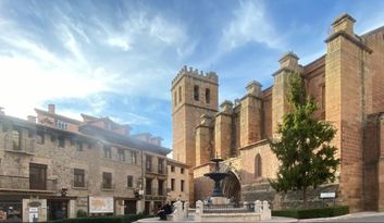 Plaza de la Iglesia square image