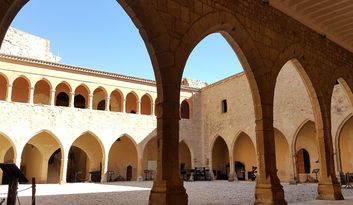 1. Gran Patio de armas image
