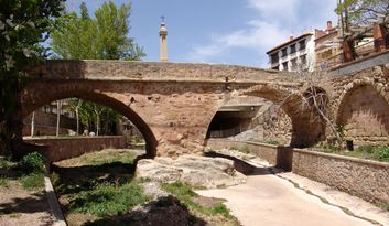 Puente Viejo or Puente del Milagro bridge image