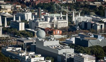 2. Expo '92: the perfect infrastructure for a future-oriented project image