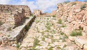 (9) Entrada principal a la ciudad image