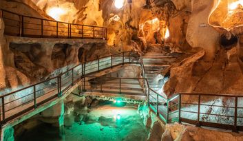 Sala de los Lagos image